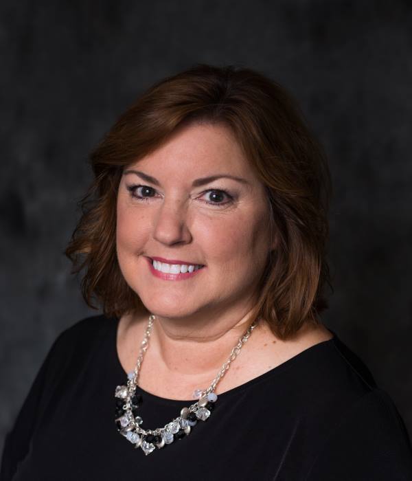 Lisa K Meet our skilled dental technicians, Lisa K, who assist in your orthodontic treatment.